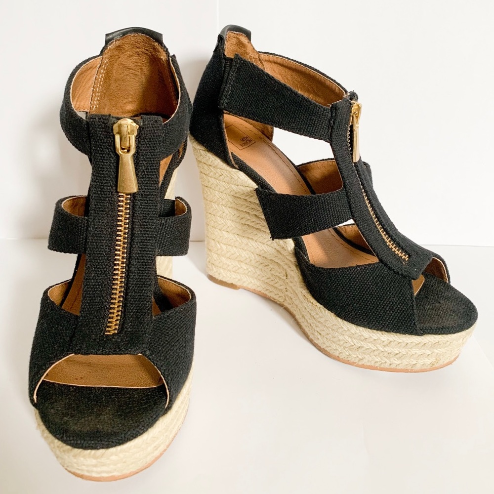14th & Union Black Strappy Wedges